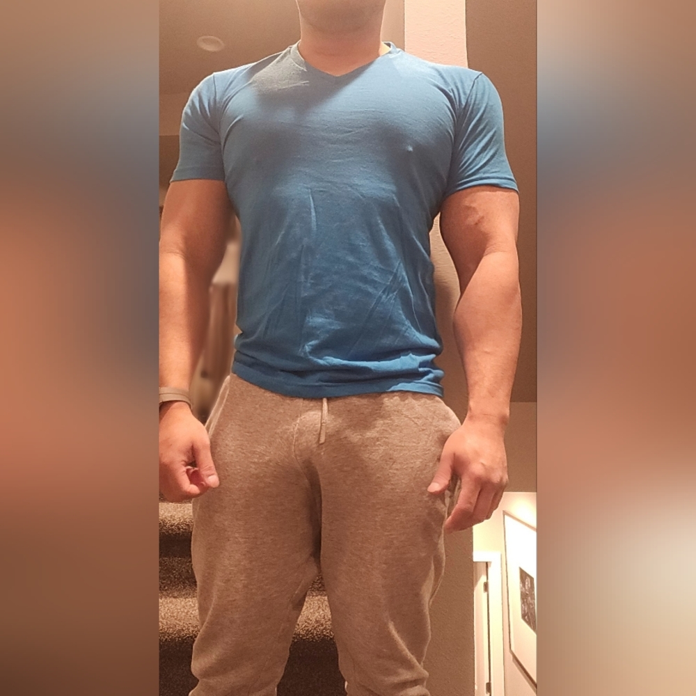 V-neck cotton blend fitted t-shirt